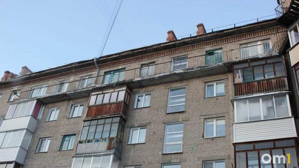 В Омске четырёхлетний мальчик выпал из окна пятого этажа