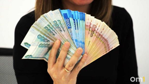 Сотрудница омского аэропорта лишилась полумиллиона рублей после «ошибочного перевода»