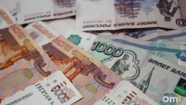 Омичам назвали даты выплат детских пособий и пенсий в июле
