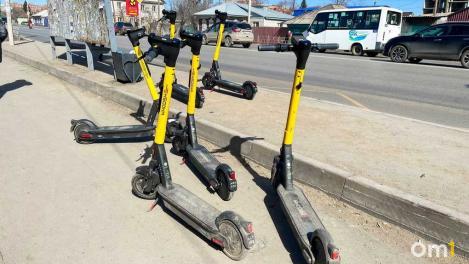 Пожаловаться на лихачей на самокатах в Новосибирске теперь можно через чат-ботов в МАКСе и ВКонтакте