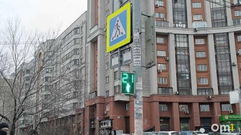 В центре Новосибирска на два часа отключат светофор: заменят 81 метр кабеля