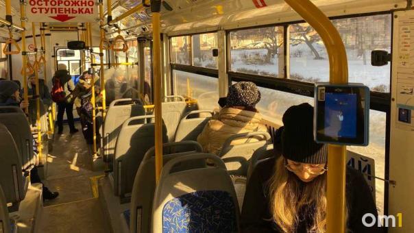 В Омске 17 маршрутов городского транспорта изменят движение из-за ремонта на улице Кирова: схема