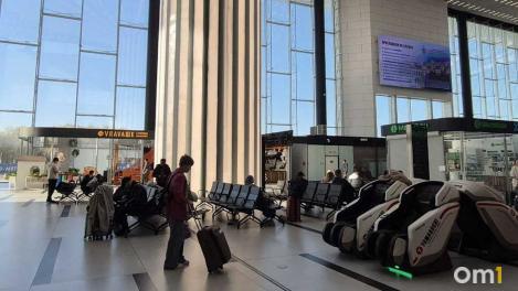В новосибирском аэропорту Толмачёво задерживаются семь рейсов, самый долгий — из Шанхая