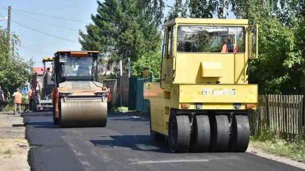 За лето в Омске заасфальтировали почти 100 проездов