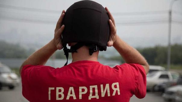 Чёрная труба в руках мужчины напугала продавца магазина в Новосибирске