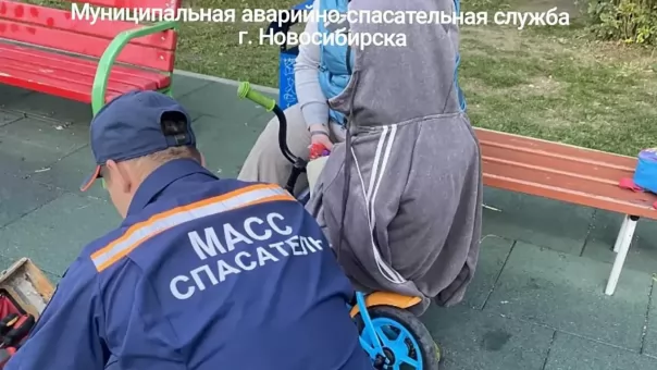 Спасатели МАСС освободили ногу пятилетнего новосибирца из рамы велосипеда