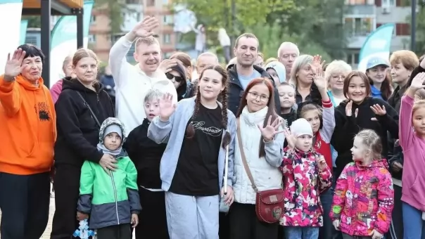 В Новосибирске прошёл большой фестиваль в честь открытия Голубиного сквера
