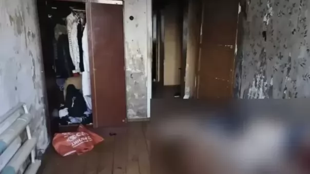 Омич метнул в подругу нож, а затем добил её