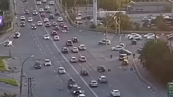 Прокуратура опубликовала видео ДТП, в котором погиб главред «Коммерсанта» в Новосибирске