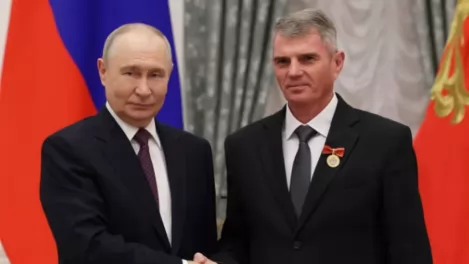 Владимир Путин наградил трех педагогов из Новосибирской области за воспитание героев СВО
