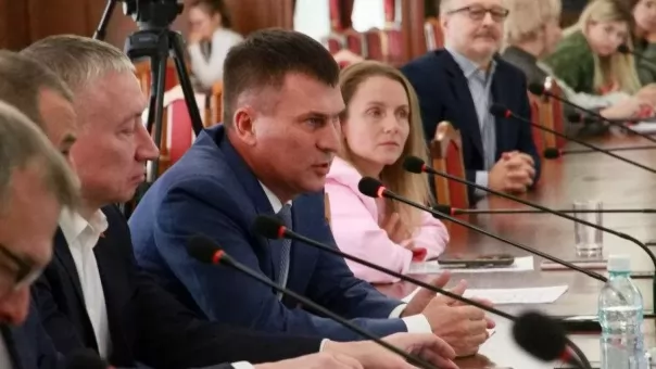 Депутаты Заксобрания Новосибирской области обсудили безопасность реагентов на дорогах Новосибирска