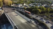 На месяц раньше срока: в Новосибирске открыли движение по новому мосту через реку Тулу