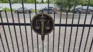 Омский облсуд оставил под стражей обвиняемого в нападении на сотрудников ФСБ