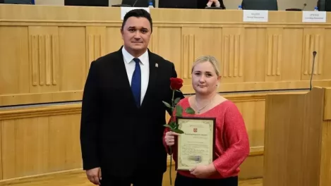 В Омске водителей, механиков и диспетчеров наградили за многолетний труд