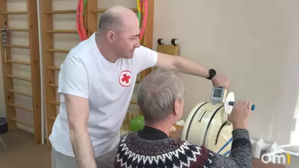 Омские врачи поставили на ноги пациента после тяжёлого инсульта