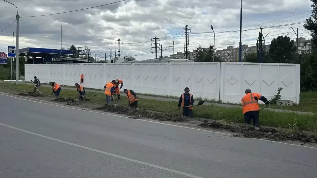 В Омске ливневки готовят к зиме: специалисты очистили более 6 тысяч метров коллекторов