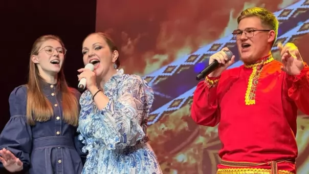 Марина Девятова пригласила омских студентов спеть с ней на концерте