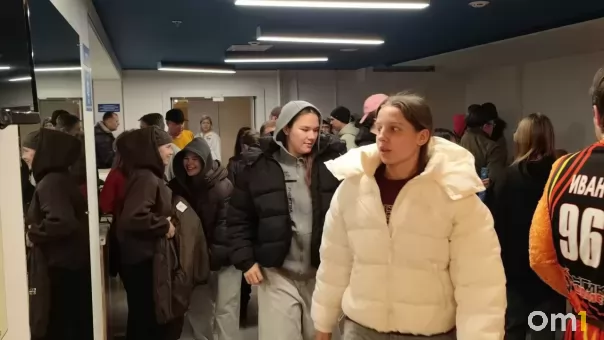 В Омске из-за беспилотной опасности прервали баскетбольный матч «Нефтяника-Титана» и УГМК
