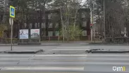 В Омске около школы «Волга» снесла островок безопасности и светофор