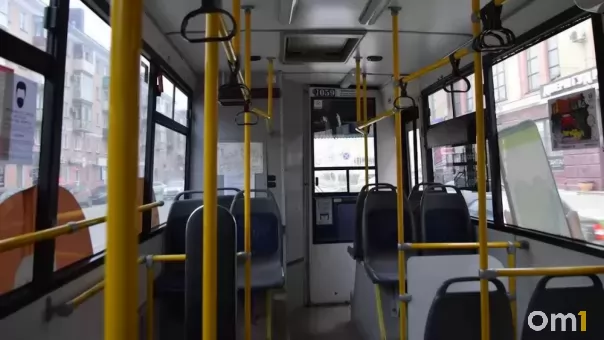 Омичи массово пересаживаются на автобусы