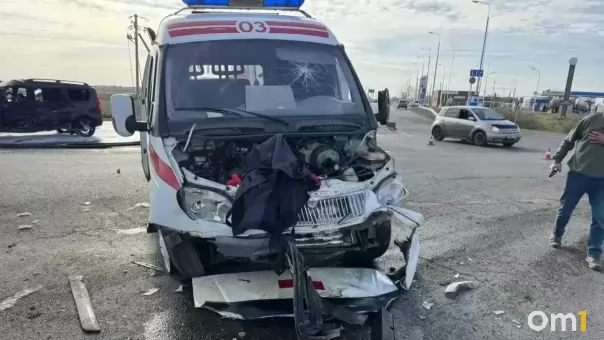 Скорая с пациентом попала в ДТП на трассе под Омском