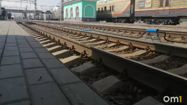 Омский машинист замаскировал иностранца в грузовом поезде, чтобы провезти его через границу