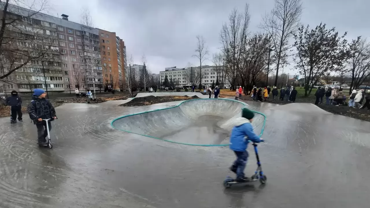 В Академгородке Новосибирска открыли новый сквер: скейтпарк, памп-трек и аллея памяти строителей