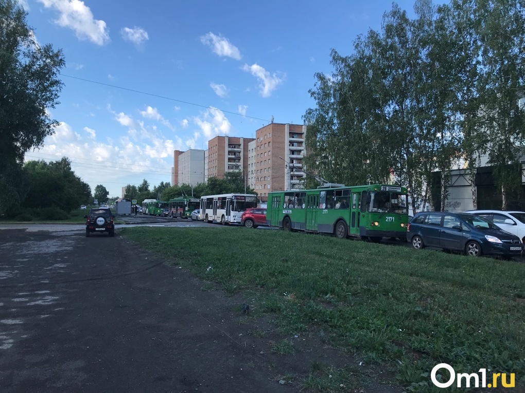 Город стоит колом. Эксперт назвал глобальные причины пробок в Новосибирске