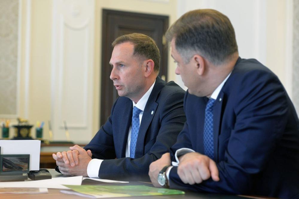 Александру Буркову представили нового руководителя Сибирского Сбербанка