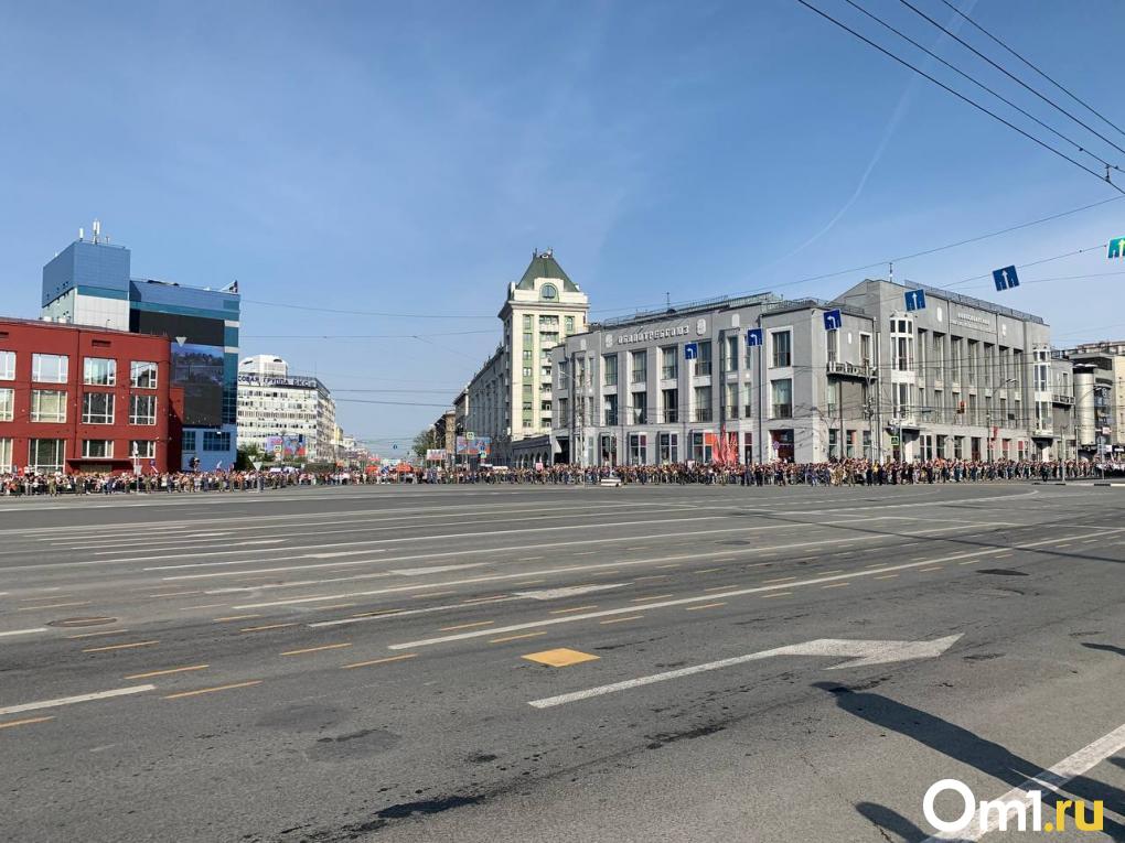 Первые кадры парада Победы в Новосибирске: город встречает 9 Мая