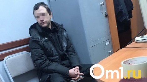 В Омске задержали подозреваемого в нападении на женщину в подъезде