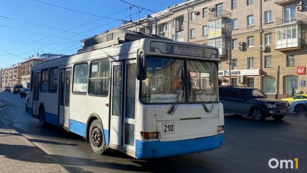 Два омских троллейбуса не вернутся на прежние маршруты из-за ремонта дороги на Левобережье