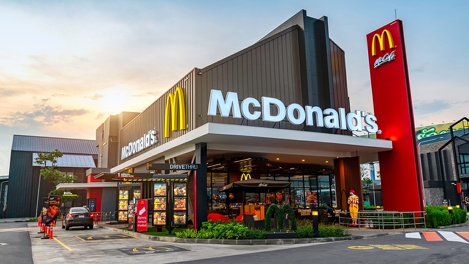 Российский McDonald’s подал в Роспатент заявки на регистрацию двух новых логотипов