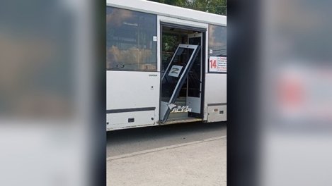 Следком начал проверку после публикации о женщине, которую придавило дверью автобуса в Новосибирске