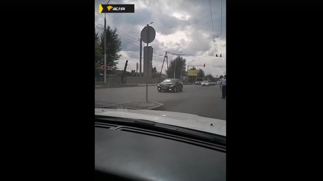 Кортеж с алтайскими номерами проехал по встречной полосе в Новосибирске