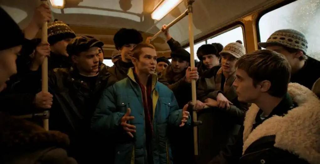 Детская смерть и криминальная романтика: чем шокирует новый сериал «Слово пацана. Кровь на асфальте» 18+