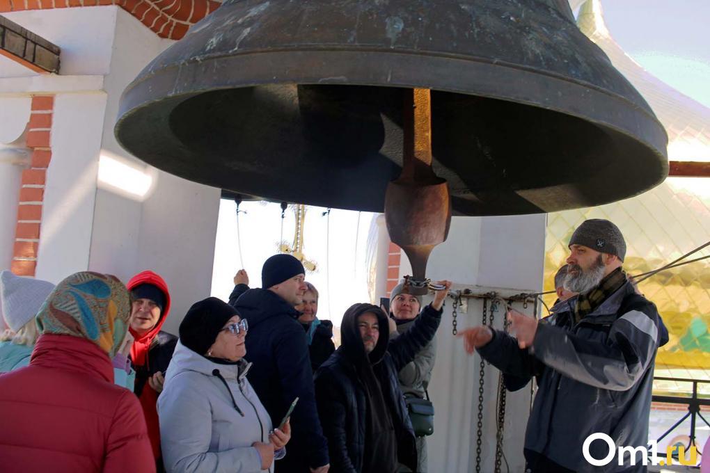 Золото куполов и исторический центр: показываем потрясающий вид с колокольни в Омске