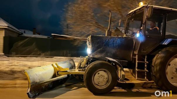 Омскую технику для уборки дорог привяжут к спутникам