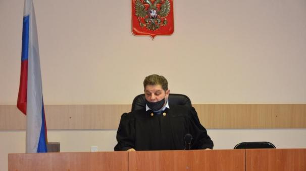В Красноярске нетрезвая мать попала под суд за выпавшую из окна пятилетнюю дочь