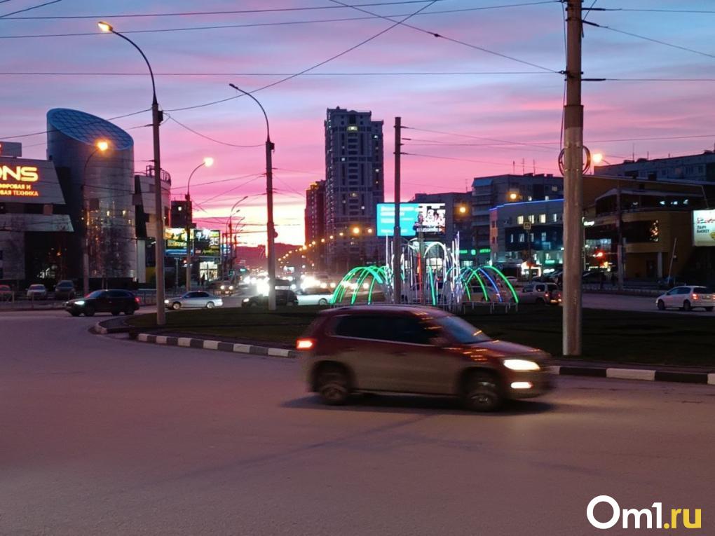 Подготовка к Новому году: в Новосибирске включили первый световой фонтан