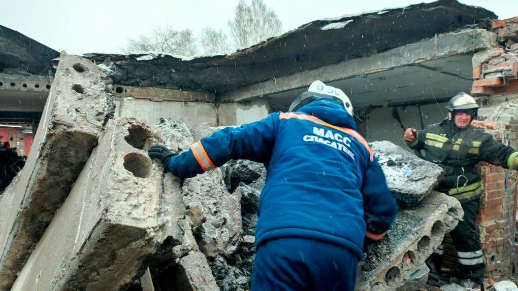 В Новосибирске от сильного взрыва газового баллона пострадали 10 гаражей. ФОТО