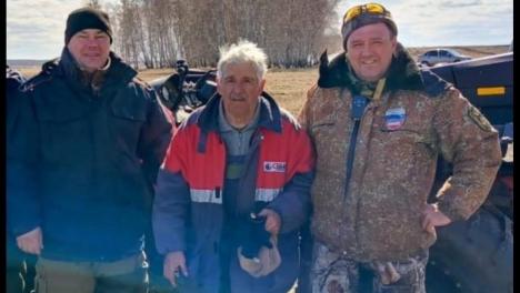 Омич потерялся посреди тающего озера без лодки