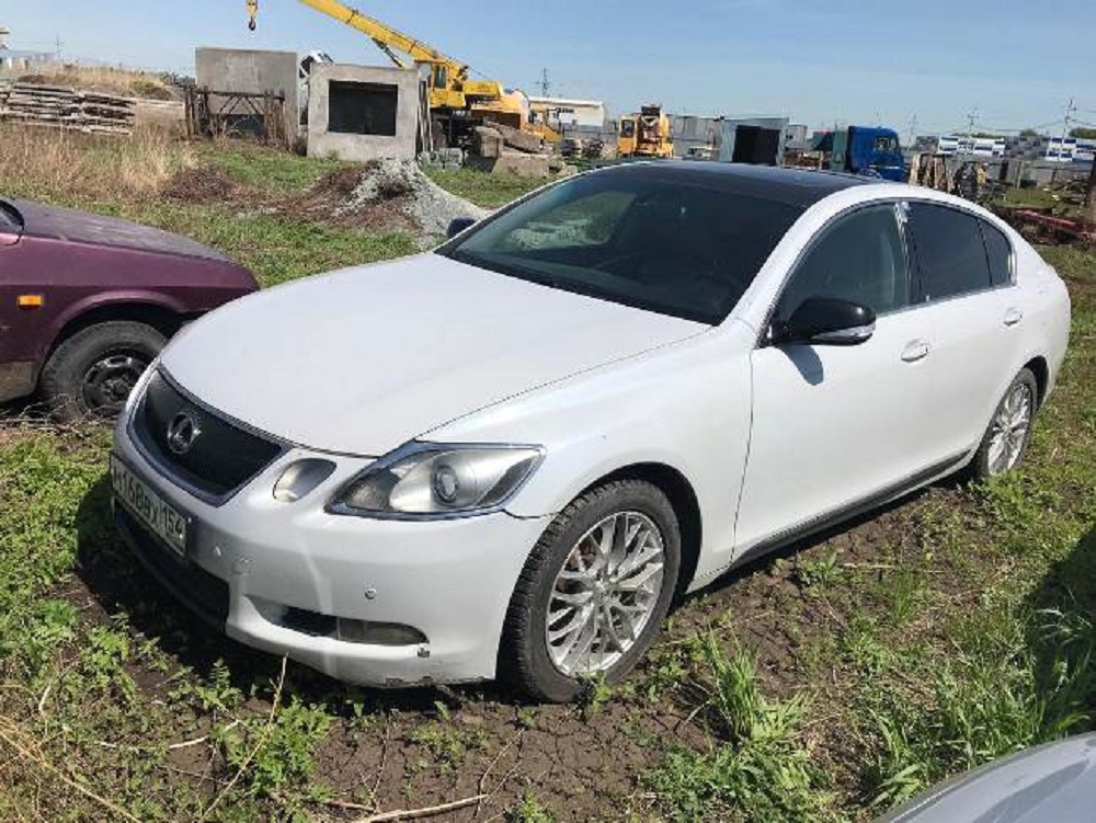 Имущество должников продают в Новосибирске: автомобили без ключей и 50 телефонов