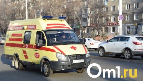 В Омске неизвестные напали на медика с ножом
