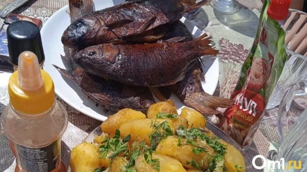 Омичей предупредили об опасной мясной и рыбной продукции из Крыма