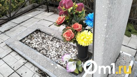 Омичи смогут хоронить родных только после личного обращения в КСУ