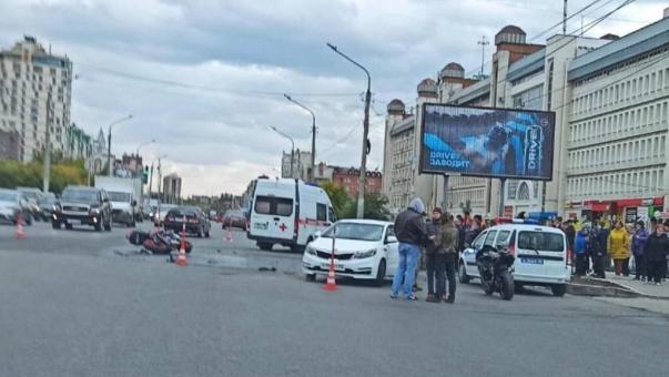 В Омске мотоциклист на две недели впал в кому из-за ДТП с иномаркой