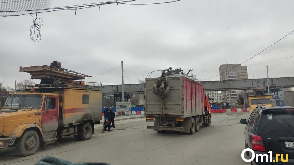 В Новосибирске на площади Труда оборвались линии электропередач