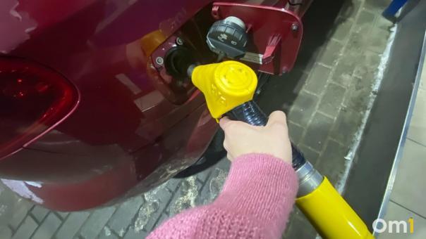 В Омске подорожал бензин, но снизилась цена на газовое топливо