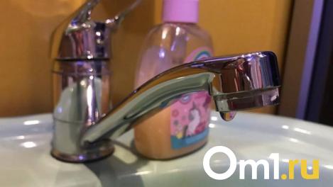 Из-за ночного прорыва трубы жители Омска остались без воды